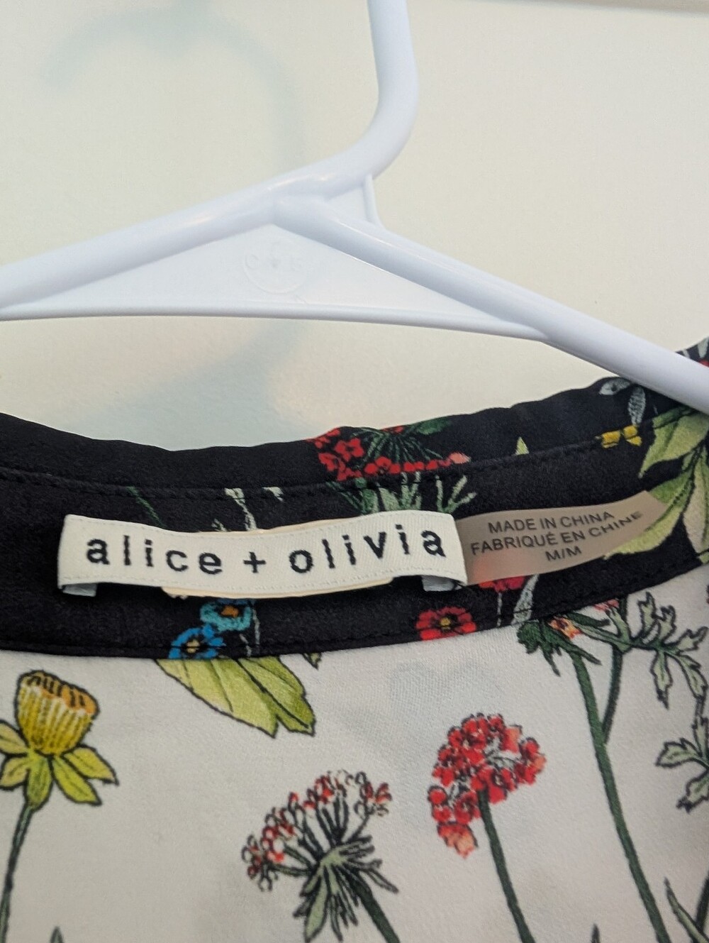 NWOT Alice And Olivia Randa Floral Print Button Down Trumpet Sleeve Blouse Silk - Picture 4 of 6